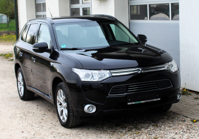 Pārdod Mitsubishi OUTLANDER 2.0H